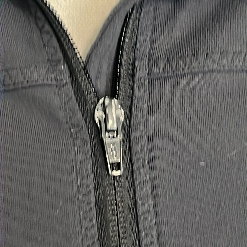 Lululemon Jacket - Full Zip - Vented Packable Nylon Reflective - 10 - Picture 6 of 8